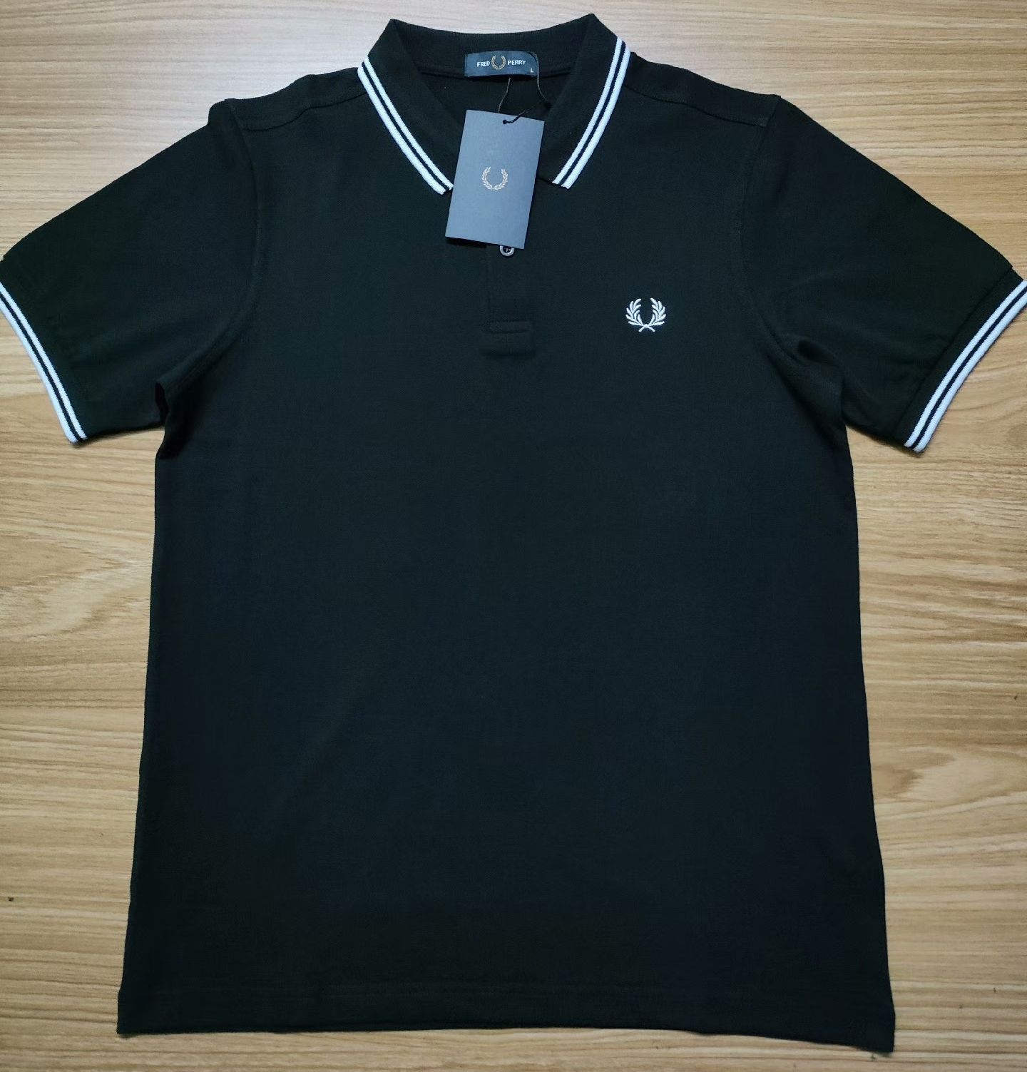 FRED PERRY ポロシャツ ブラックL 新品 袋入 タグ付き 半袖 タグ付き FRED PERRY フレッドペリー ブラック ポロシャツ 半袖 服の数