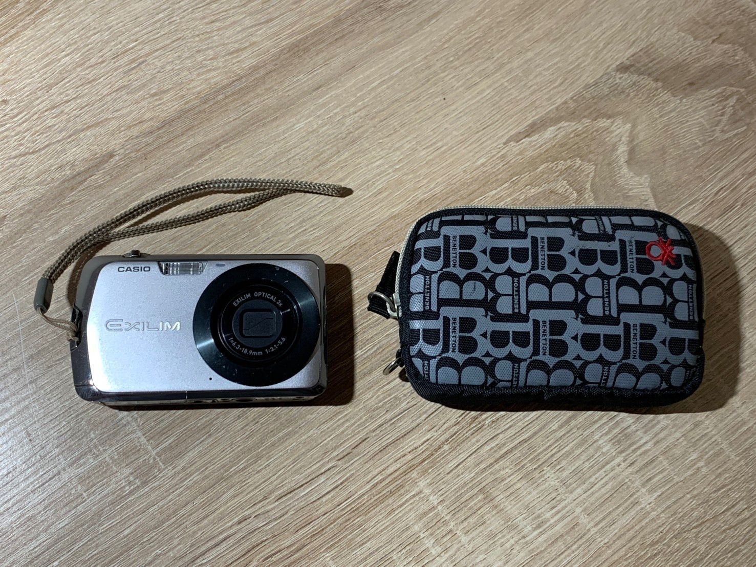 1000 Casio EXILIM EX-Z330 シルバー デジカメ 動作確認済み 【ネ】