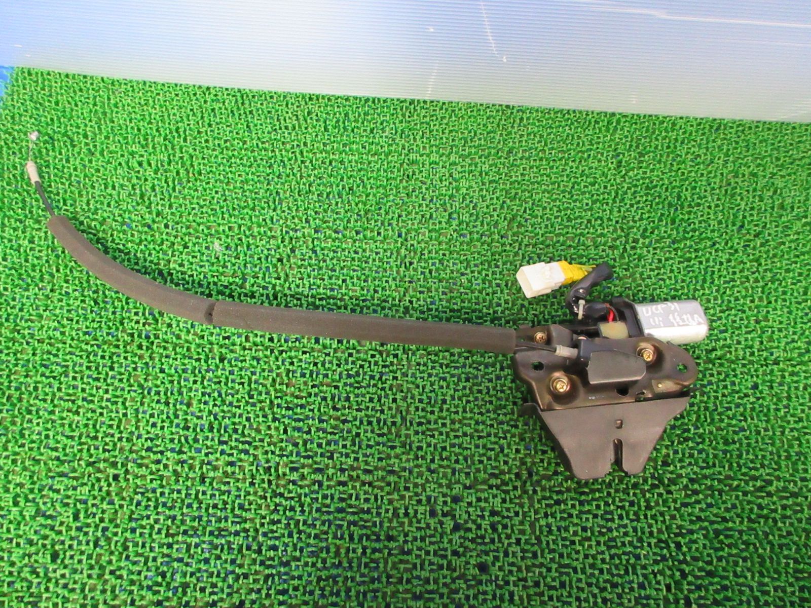 ★SFC6692/動作OK トヨタ セルシオ UCF31/UCF30 後期 純正 トランクロックソレノイド イージークローザー モーター 64650-50010