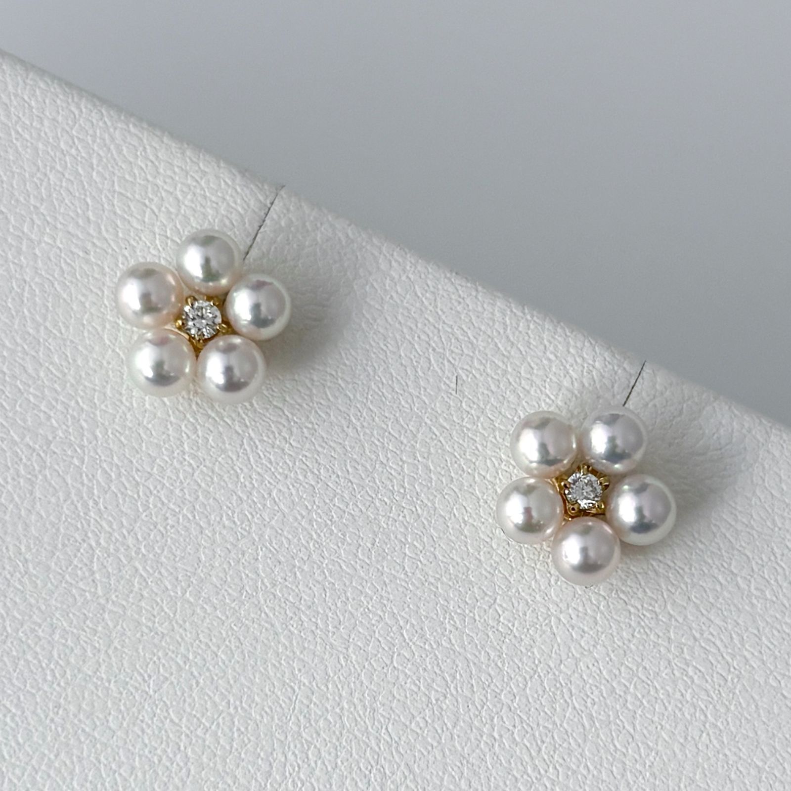あこや本真珠 テリ抜群 K18ピアス 3.5-4mm ダイヤモンド お花 - メルカリ