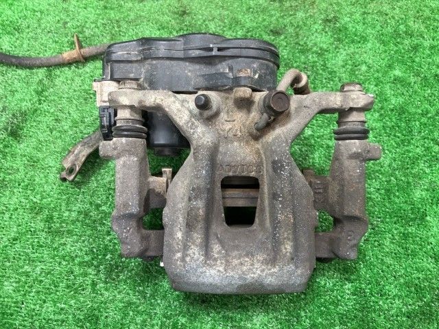 ヴェルファイア AGH35W 左リアキャリパー 2.5X 4WD 8人 47850-58030 222