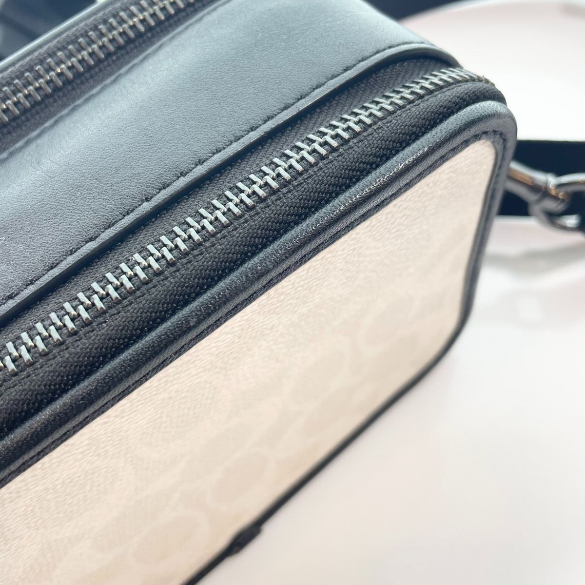 コーチ COACH ワイアット クロスボディ バッグ・シグネチャー
