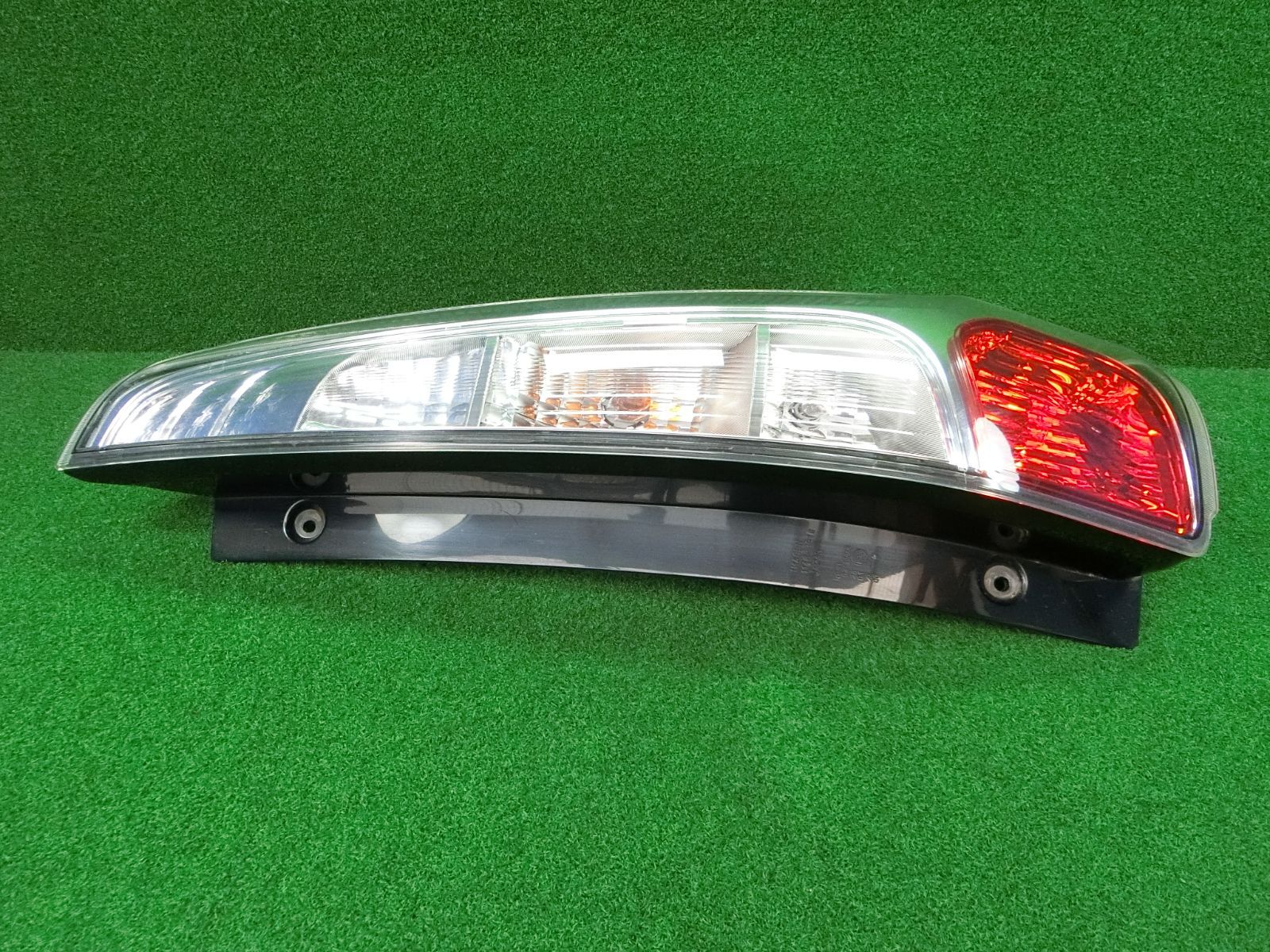 15833] 送料無料 日産 デイズ B21W 右 テールライト テールランプ