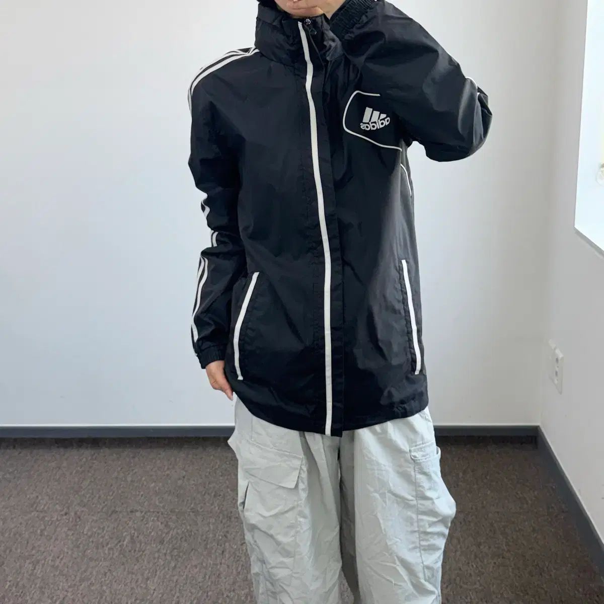 たくと出品 adidas アディダス 三角ロゴ トラックジャージ バックPOINT ウィンド