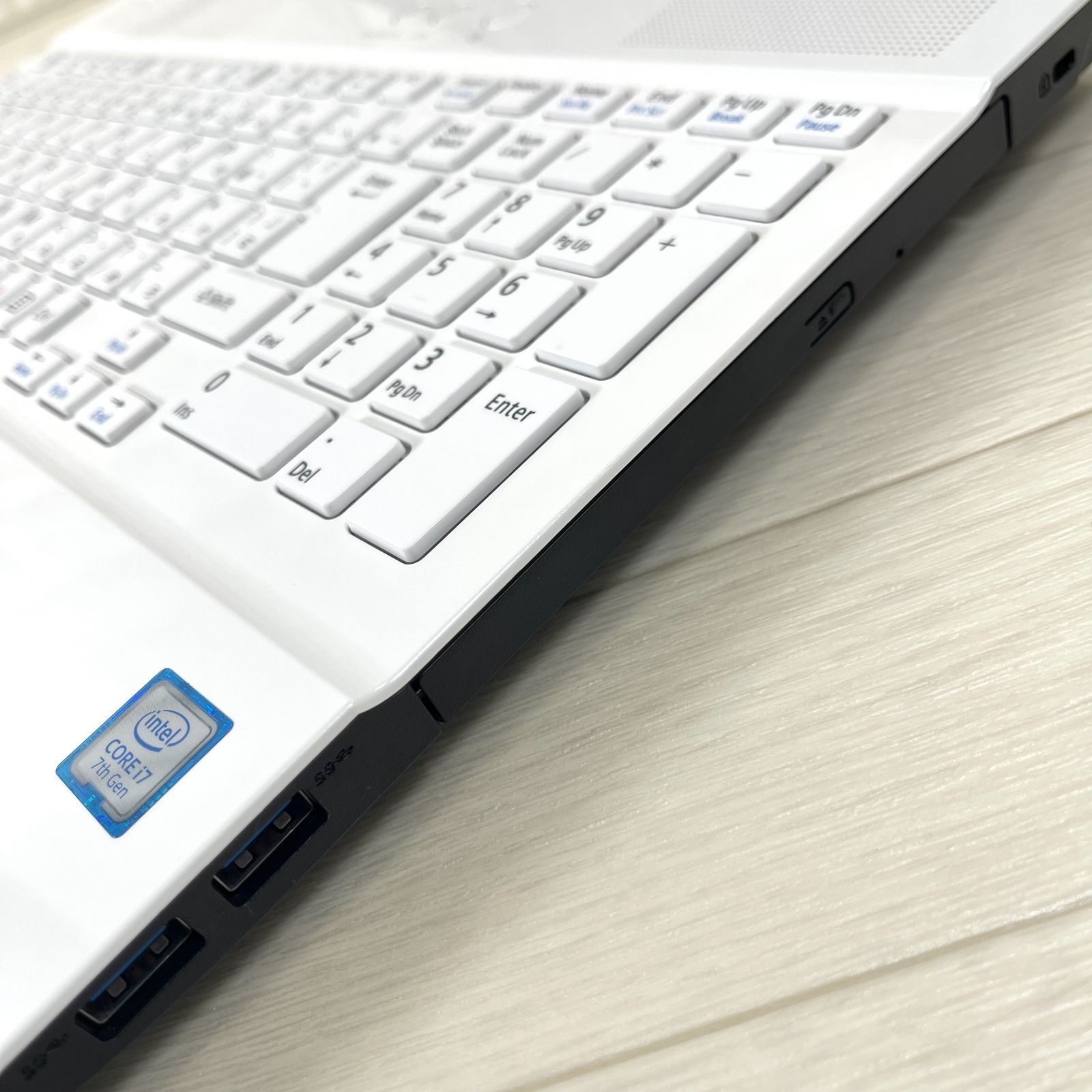 【LAVIE】NEC 爆速i7 SSD512GB 16GB ホワイト ノートPC Amazon.co.jp: 【Amazon.co.jp限定】 NEC LAVIE 国内生産 ノート