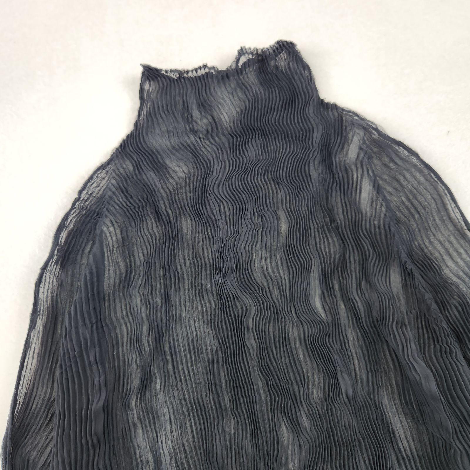 美品 入手困難 イッセイミヤケ 変形プリーツジャケット ハイネック 黒 美品 イッセイミヤケ 半袖カットソー 変形 プリーツ ブラック シアー