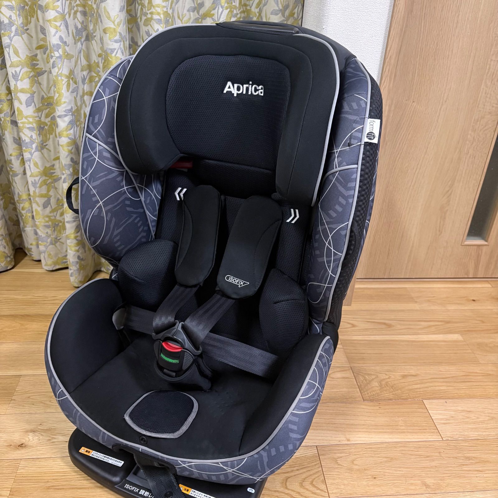 アップリカ フォームフィットisofix ジュニアシート - メルカリ