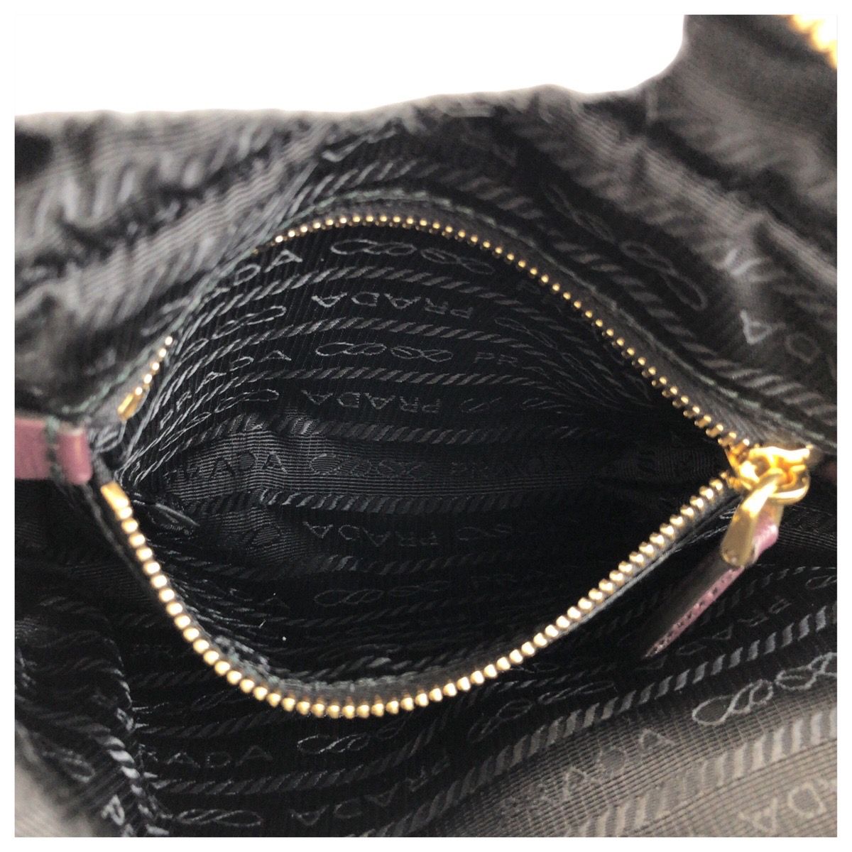 美品 PRADA プラダ 三角ロゴプレート テスート ワインレッド ボルドー