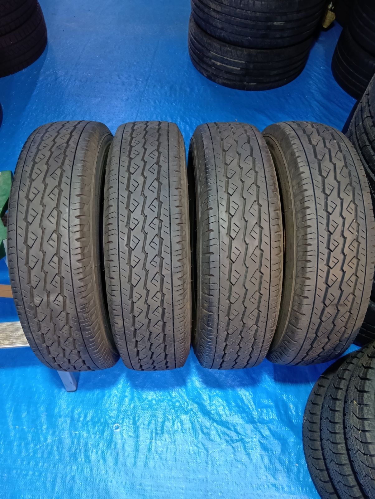 サマータイヤ 夏 195/80R15 21年 ハイエース キャラバン ブリヂストン V600