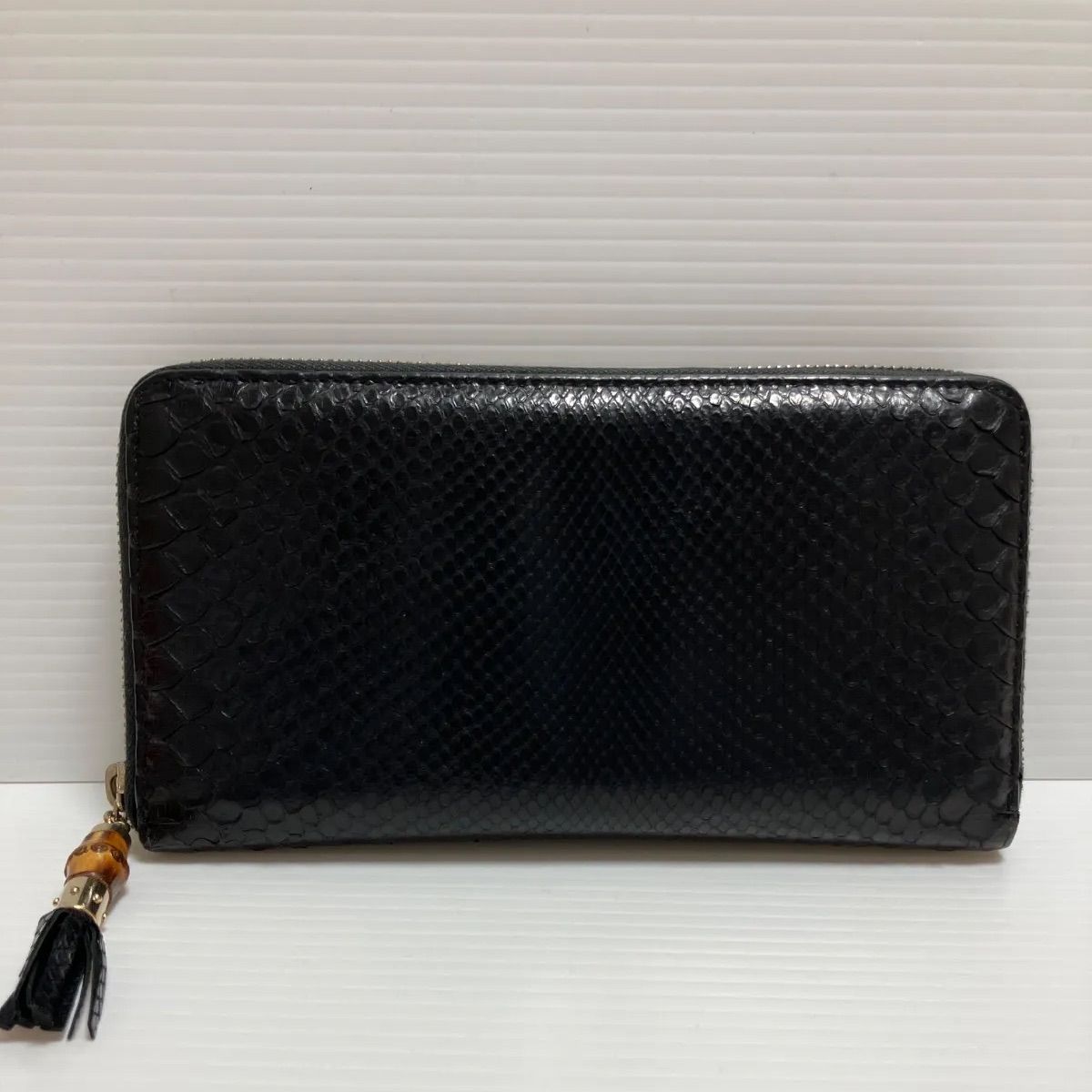 GUCCI グッチ パイソンレザー ヘビ革 バンブー タッセル付き ラウンドファスナー 長財布 ブラック