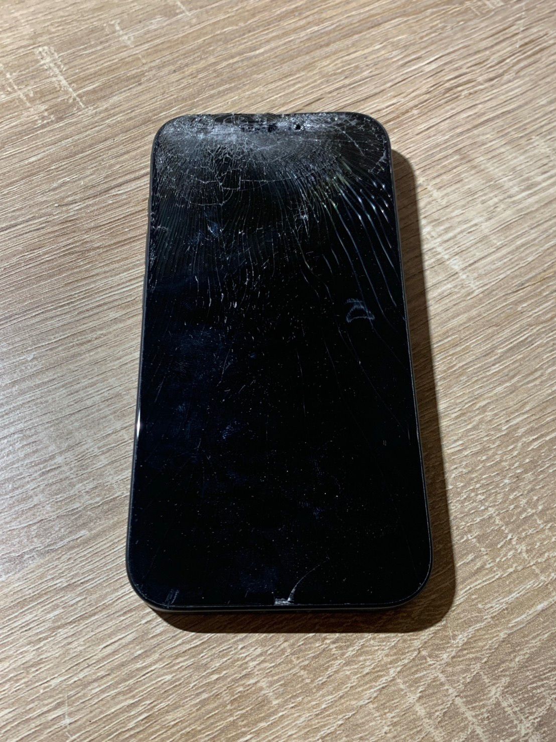 1040 iPhone 16 ブラック ジャンク品 【ネ】