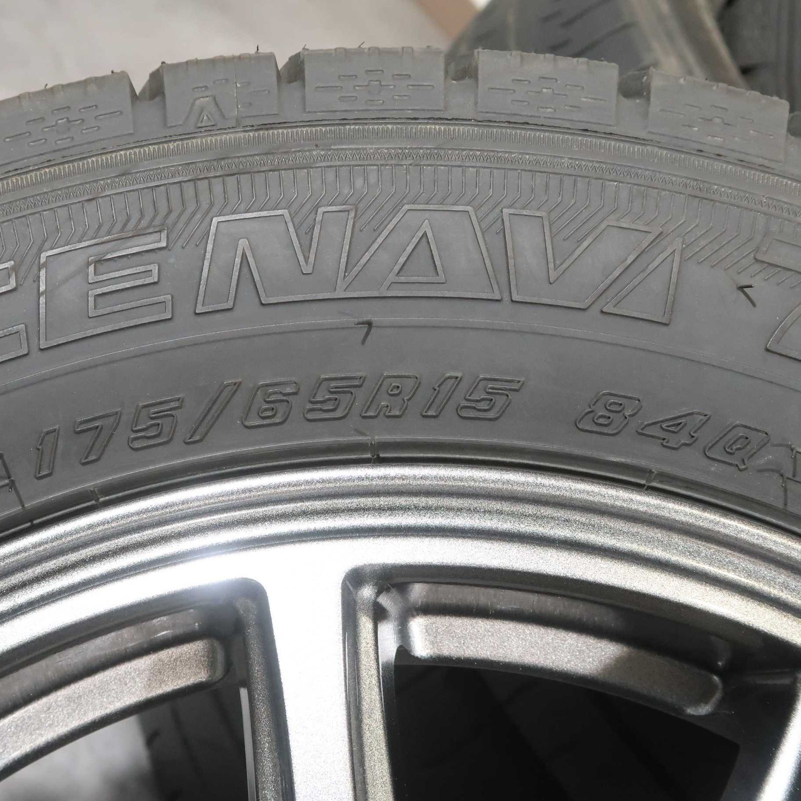 アクア ヴィッツ スイフト クロスビー 等 4本 社外 15インチ 5.5J +42