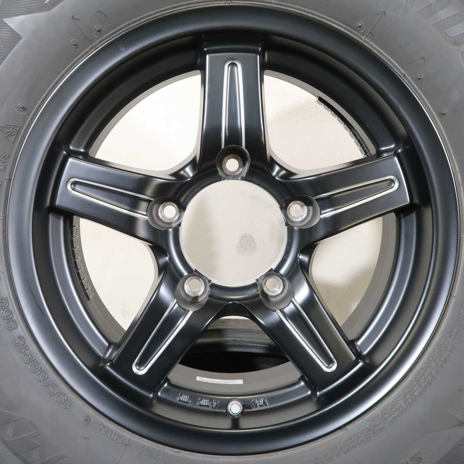 スズキ ジムニー シエラ ノマド JB74W JC74W 等 4本 社外 15インチ 5.5 