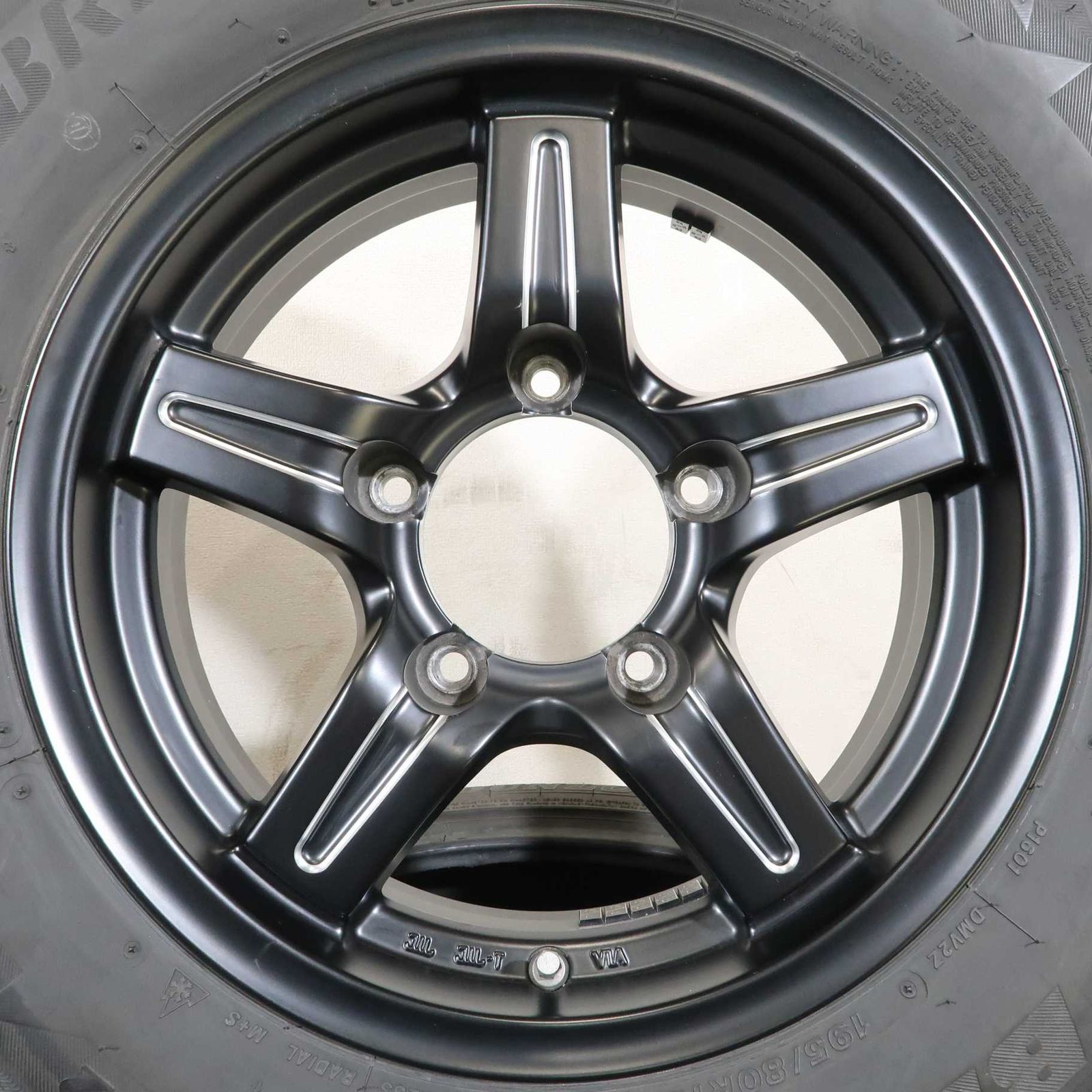 スズキ ジムニー シエラ ノマド JB74W JC74W 等 4本 社外 15インチ 5.5 