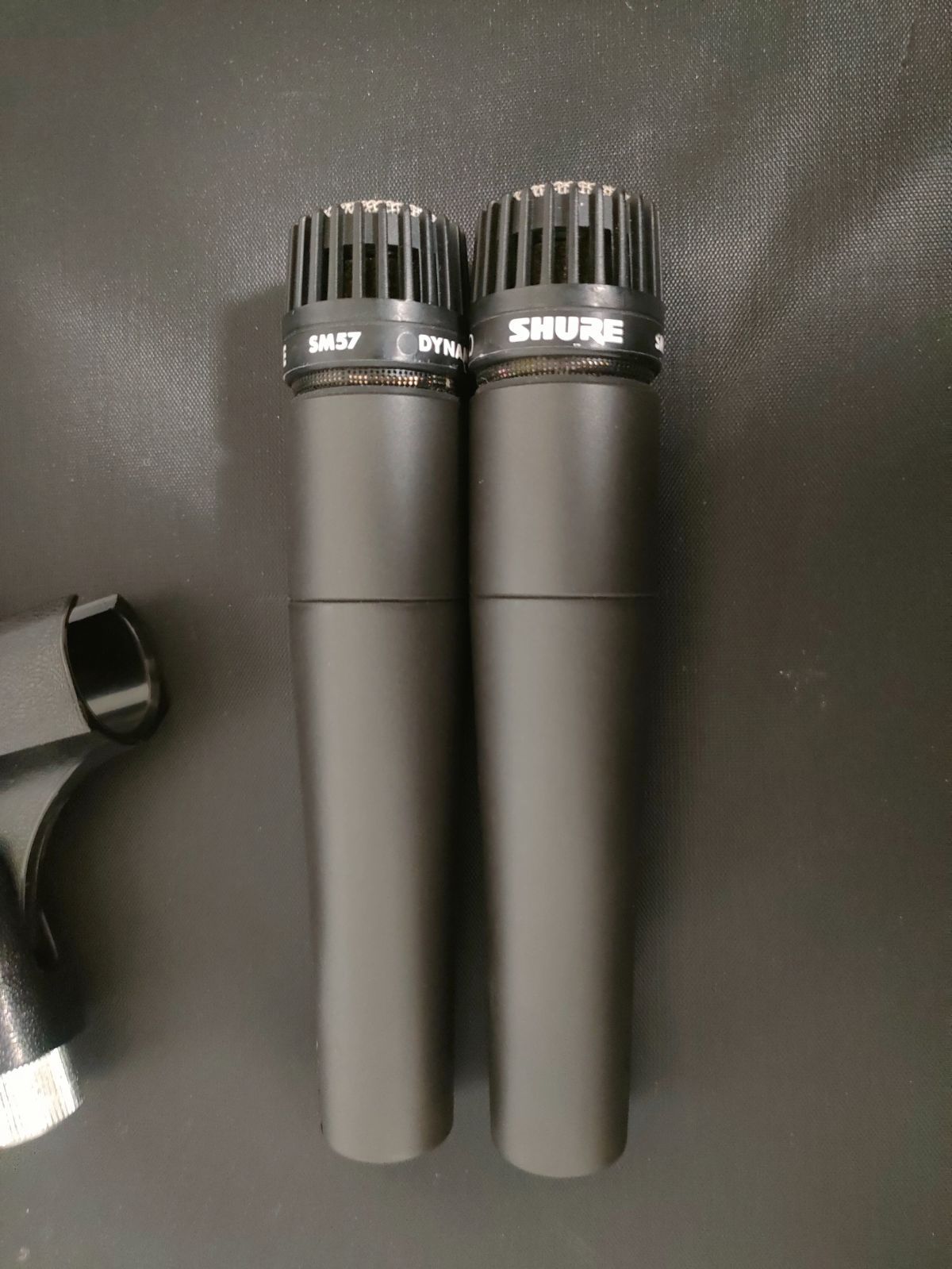 【SURE】 SM57 ダイナミックマイク 2本セット SURE SM57 ダイナミックマイク 2本セット - メルカリ