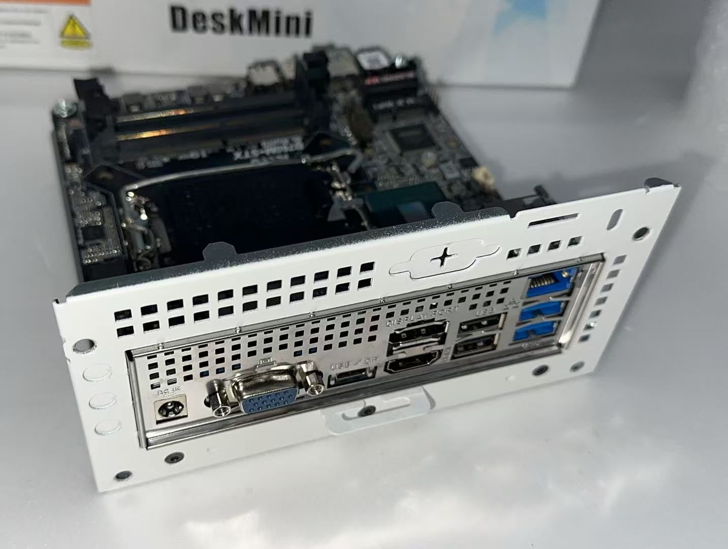 ASRock DeskMini B760 未使用に近い ベアボーンPC - メルカリ