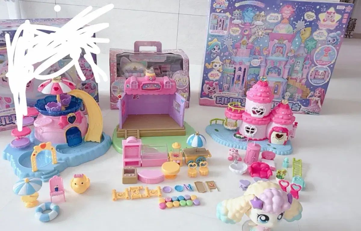 8種 ティニー・ピング セレスティアル・キャッスル 愛のハウス マカロン店 ウォーターパーク インスタ・ジェリー