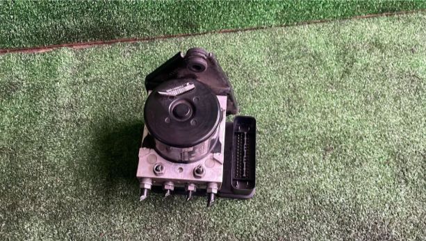 アウディ　A3-8PCCZF　H20　ABSアクチュエーター　C-2-3849