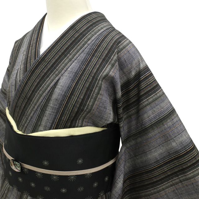 新古品】 紬 着物 未使用 正絹 真綿紬 十日町 袷 グレー系 粋な 縞
