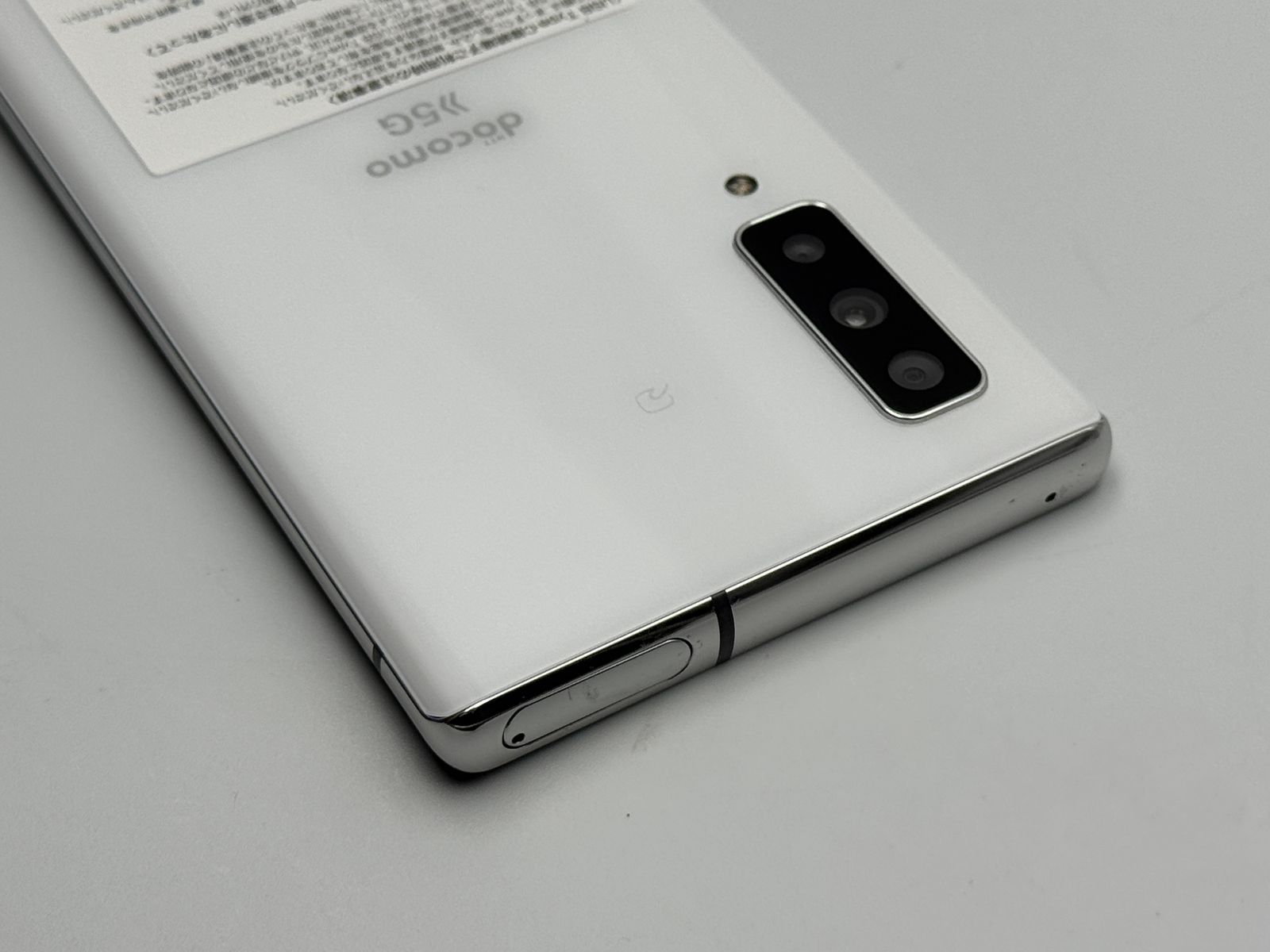 動作品☆極美品☆SIMフリー arrows NX9 F-52A ホワイト ムスビー｜【SIMフリー】arrows NX9 F-52A ホワイト 利用制限保証