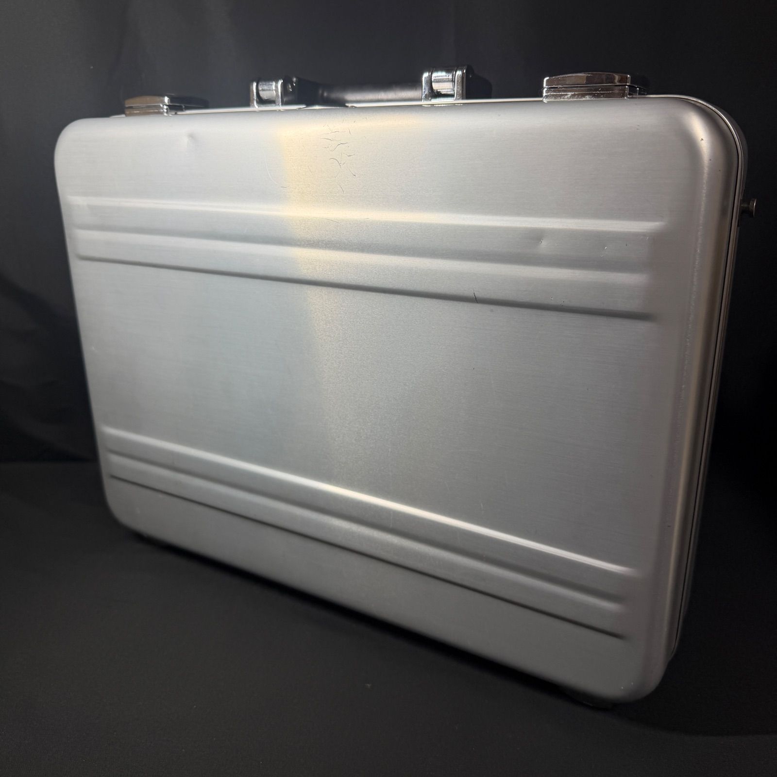 F124 ZERO HALLIBURTON ゼロハリバートン アタッシュケース ビジネス 