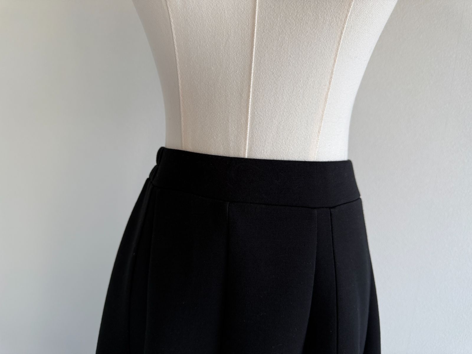【極美品】DOUBLE STANDARD CLOTHING sov. / ダブルスタンダードクロージング ソブ　ダンボールニットフレアスカートブラック 38「7号（Sサイズ）〜9号（Mサイズ）」 ウエスト後ろゴムで安心 ロングスカート 上品コーデ 通勤コーデ