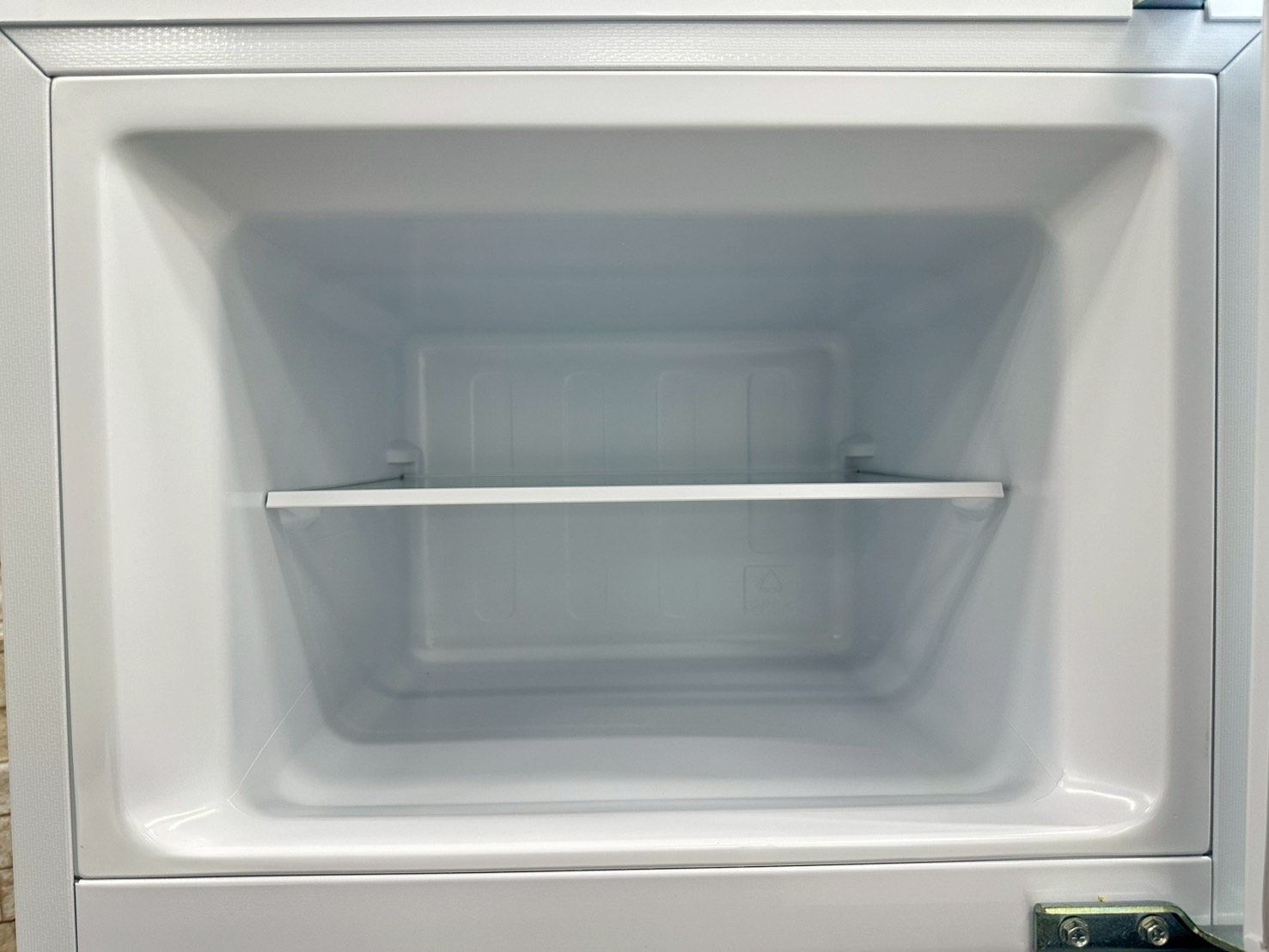 【メルカリ市限定】送料無料、設置無料　冷蔵庫 2ドア ハイセンス 134L 配送設置無料 ハイセンス冷蔵庫 2ドア冷蔵庫 大容量 新生活 - メルカリ