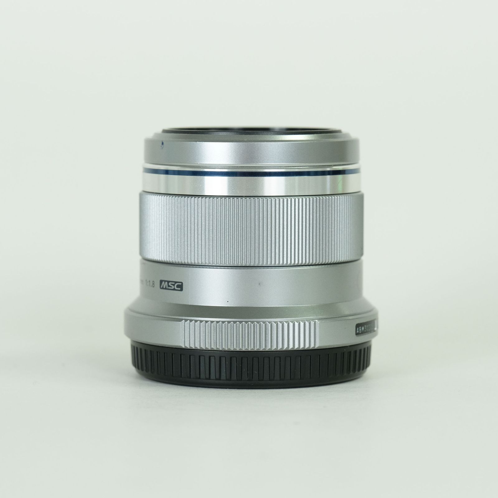 良品] OLYMPUS M.ZUIKO DIGITAL 45mm F1.8 [シルバー] | マイクロ