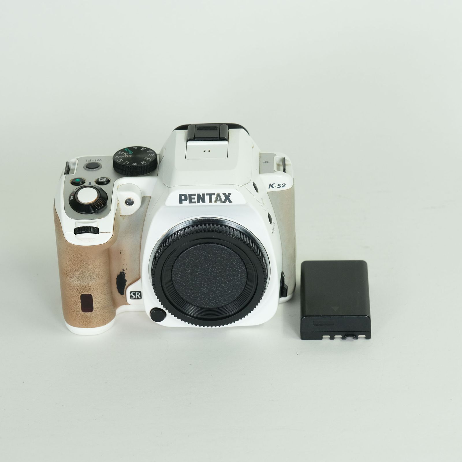 【今週末まで限定値下げ！】PENTAX K-S2 ホワイト ペンタックス PENTAX K-S2 ボディ [ホワイト] 価格比較 - 価格.com