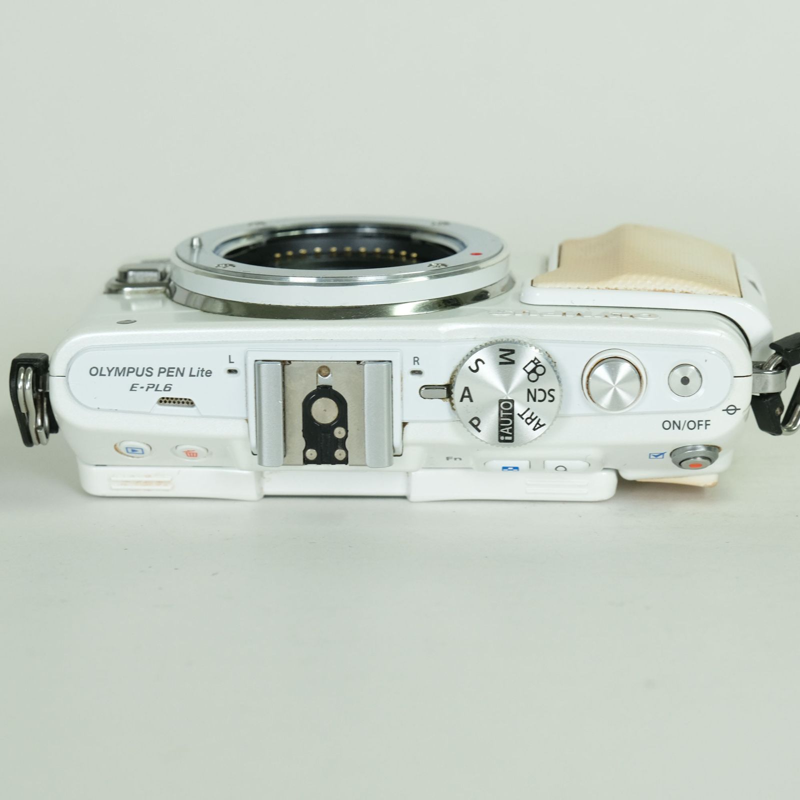 難あり品] OLYMPUS PEN Lite E-PL6 ボディ ホワイト | マイクロフォー