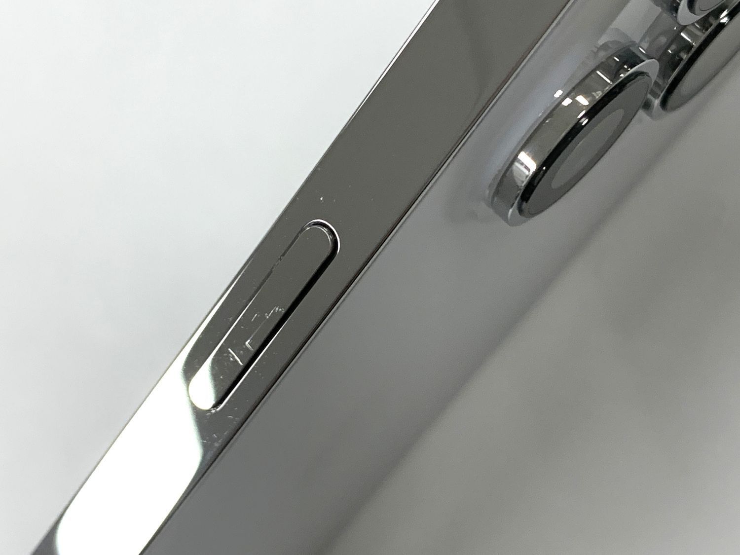 iPhone 14 Pro 1TB シルバー 極美品 SIMフリー - メルカリ