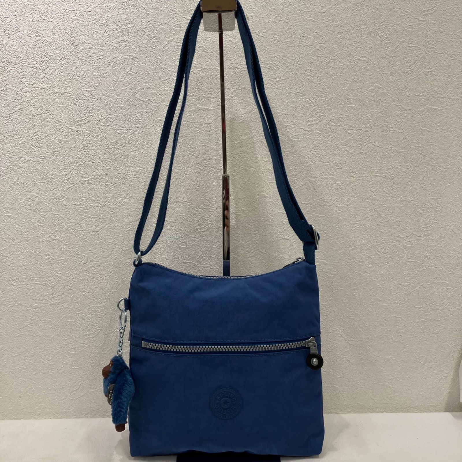 2685 KIPLING キプリング ショルダーバッグ 斜めがけ 紐調節可能 