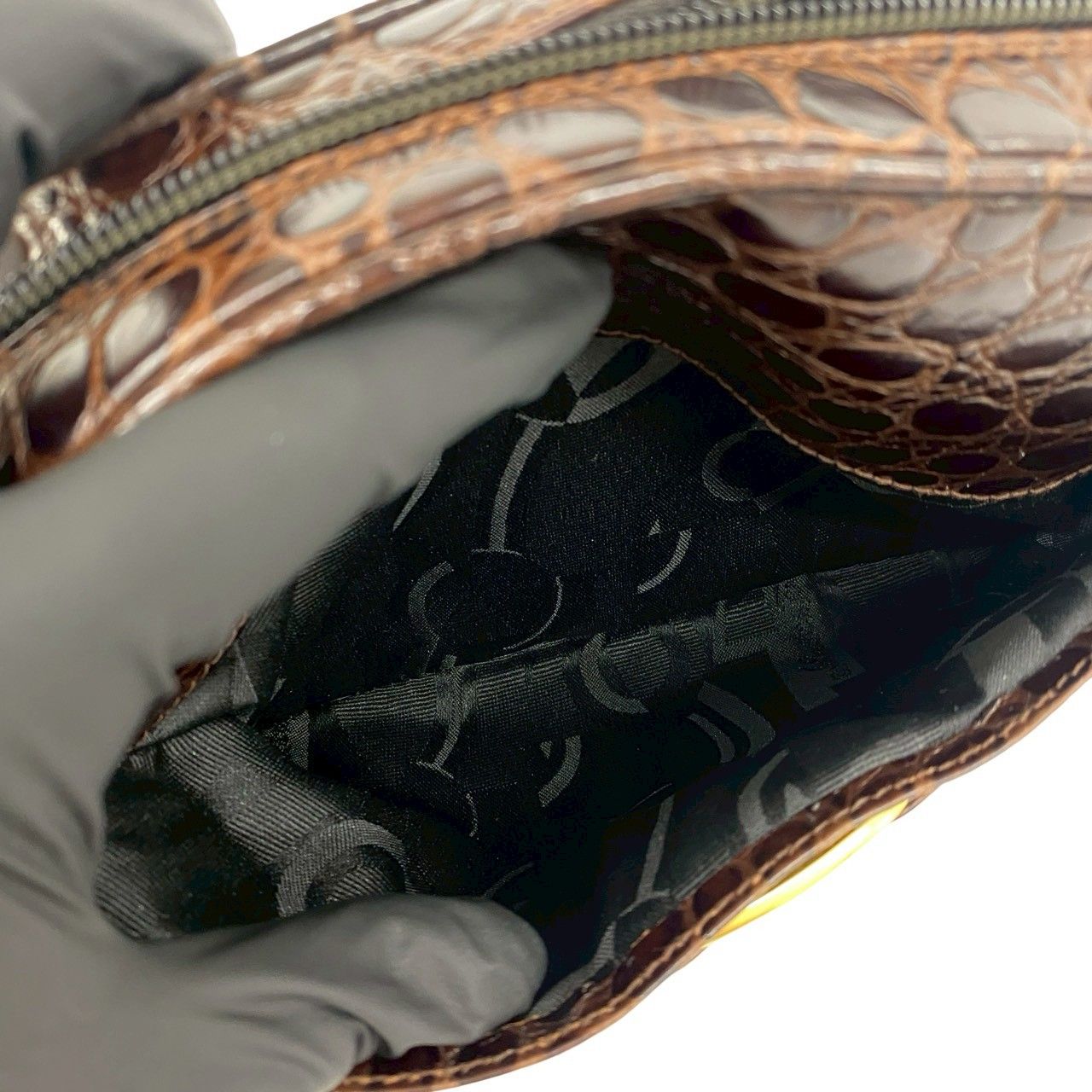 ほぼ未使用 Salvatore Ferragamo サルヴァトーレフェラガモ ヴァラ