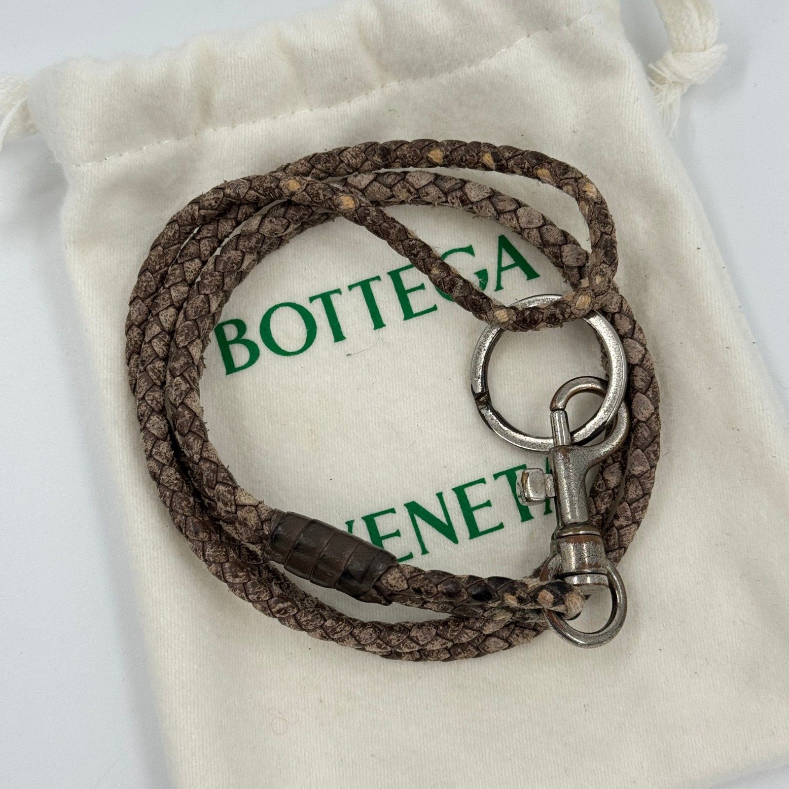 BOTTEGA VENETA イントレチャート レザー ネックストラップ - メルカリ BOTTEGA VENETA イントレチャート レザー ネックストラップ - メルカリ