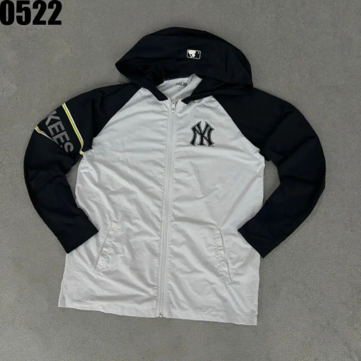 MLB NEW YORK YANKEES WHO フード ウィンドブレーカー ジャケット 100 