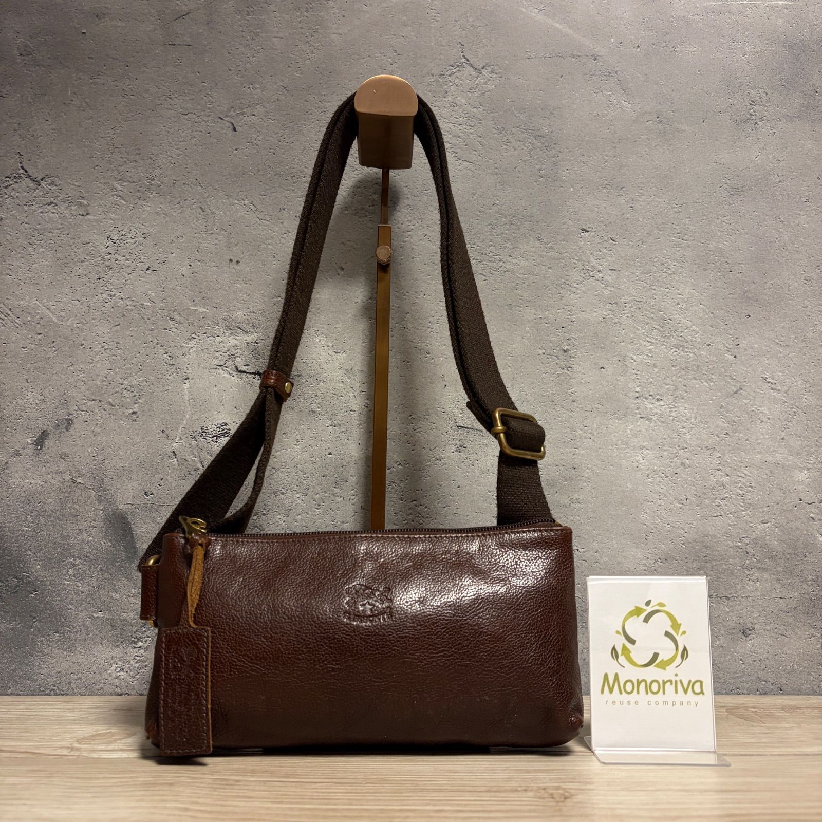 ☘️✨ IL BISONTE イルビゾンテ レザーショルダーバッグ ブラウン 本