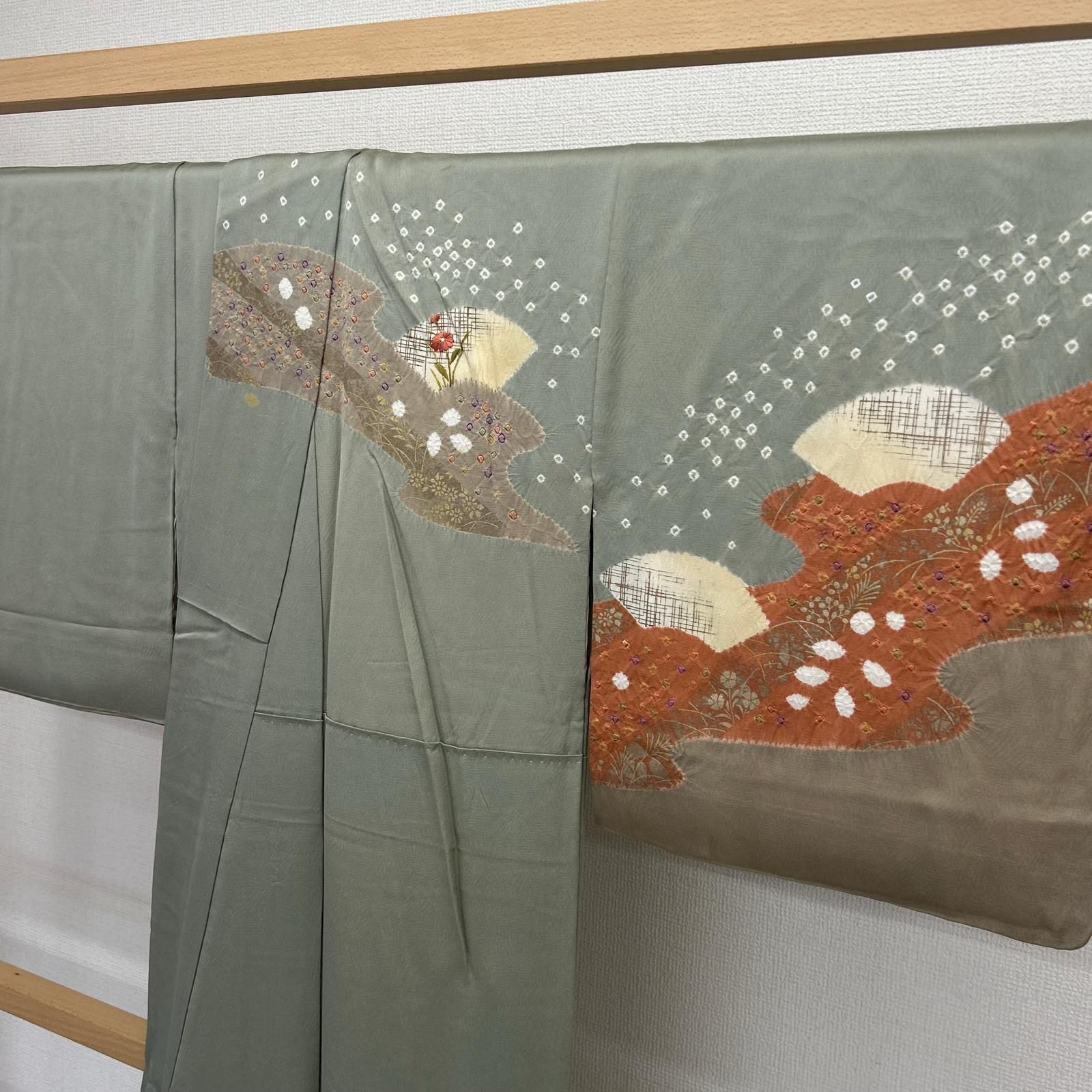 付下げ 正絹 上品な加工 花柄 刺繍 紋無し 袷 着物 MK-8285 - メルカリ 付下げ 正絹 上品な加工 花柄 刺繍 紋無し 袷 着物 MK-8285 - メルカリ