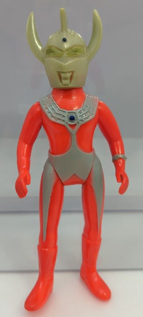 ブルマァク ミドルサイズ ウルトラマンタロウ 160㎜ 赤成型