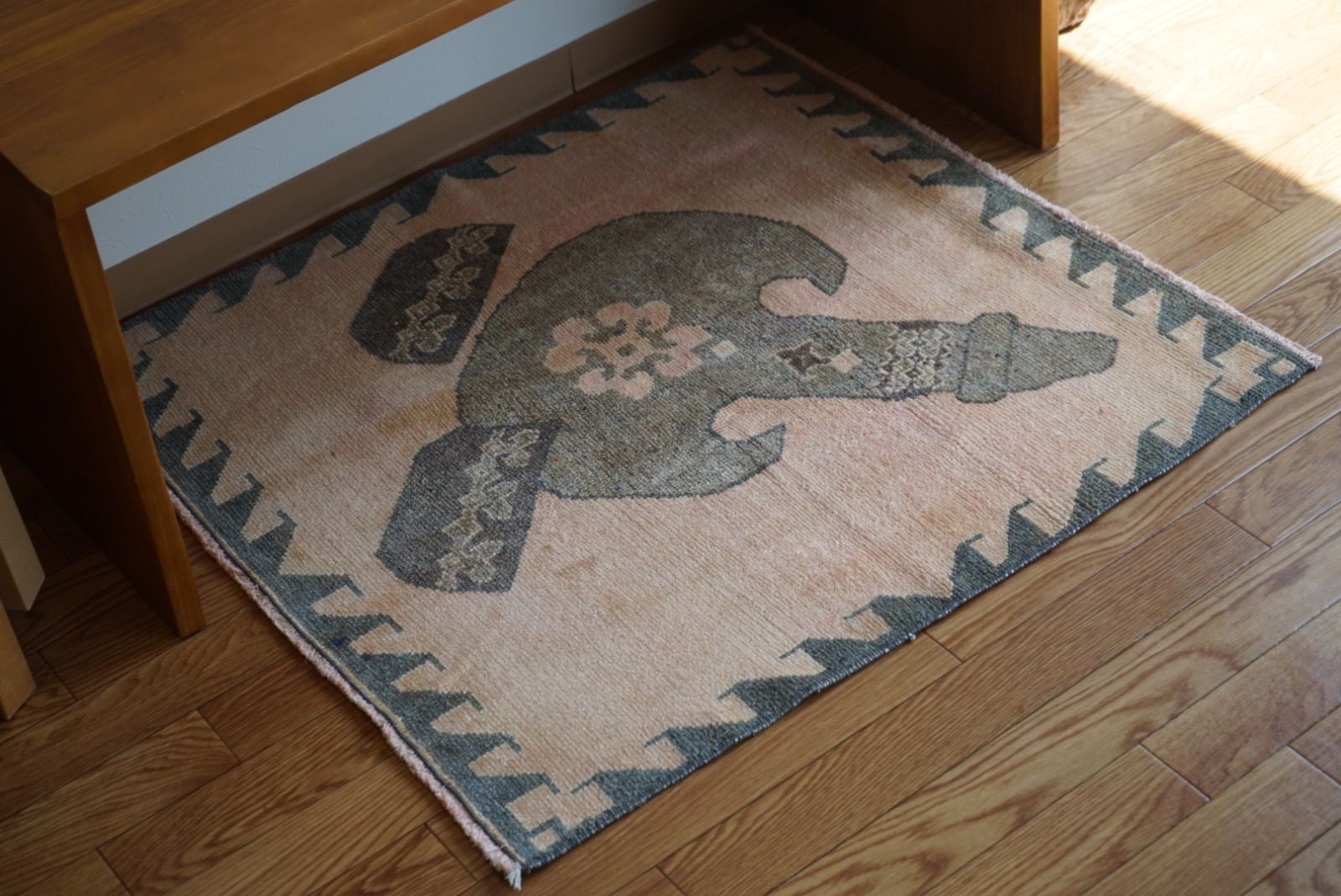 ヴィンテージラグ トルコ ウシャク ピンク 1970年代 84 × 81 cm No