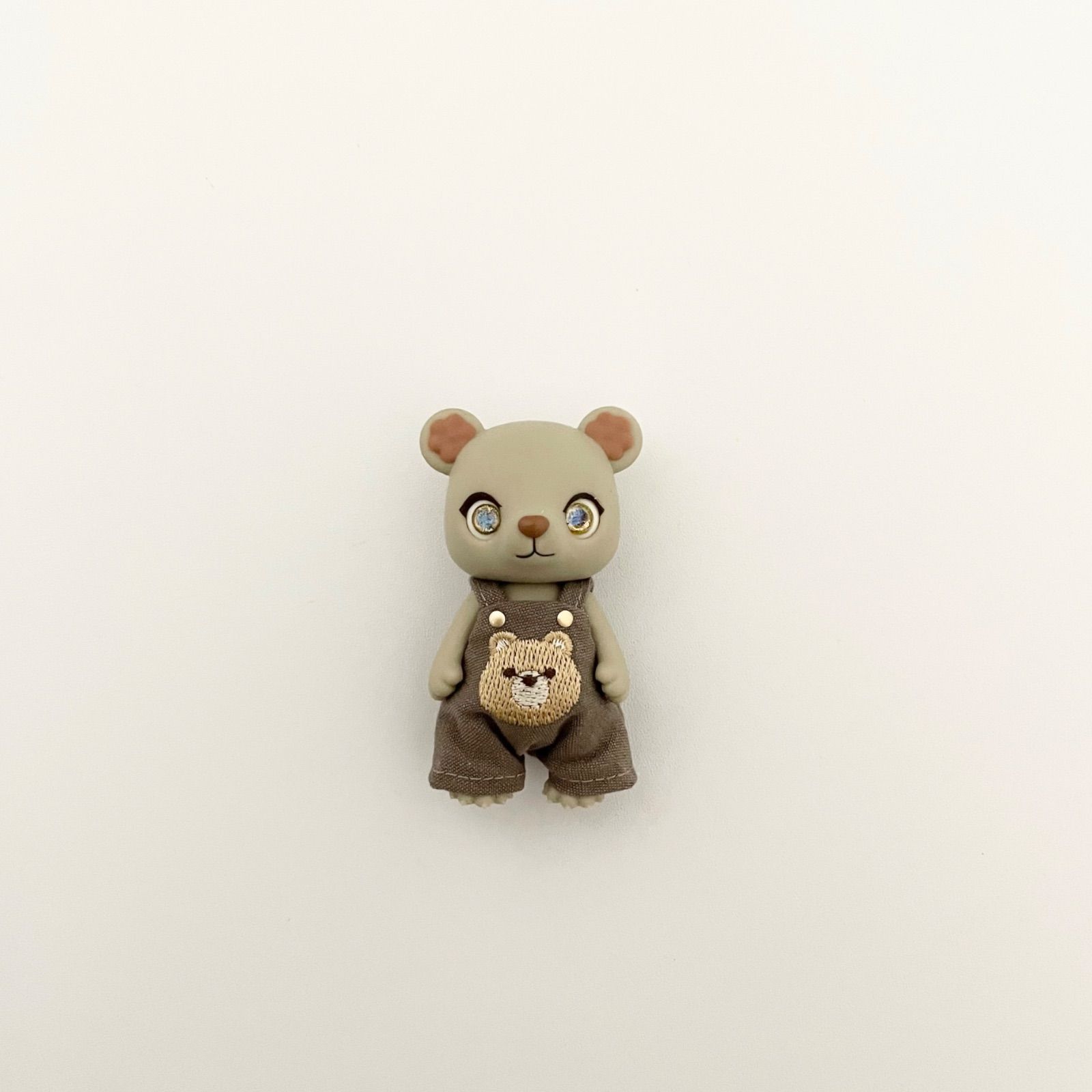 カプセルドールクマサイズ クマ刺繍のサロペット1点 - メルカリ