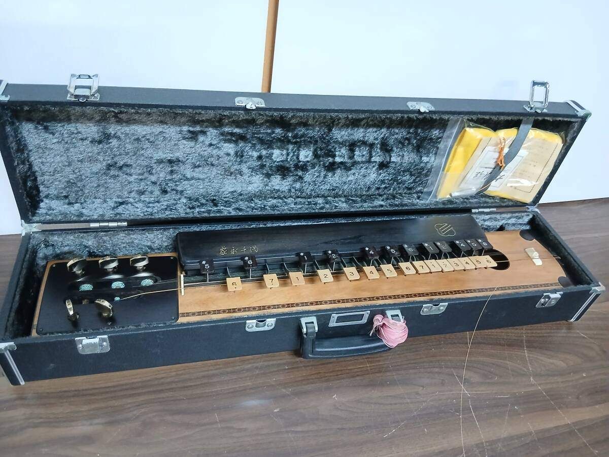 大正琴　　美品 ☆美品☆SUZUKI 鈴木楽器製作所 電気大正琴 大正琴 こはくCHK-1 【公式