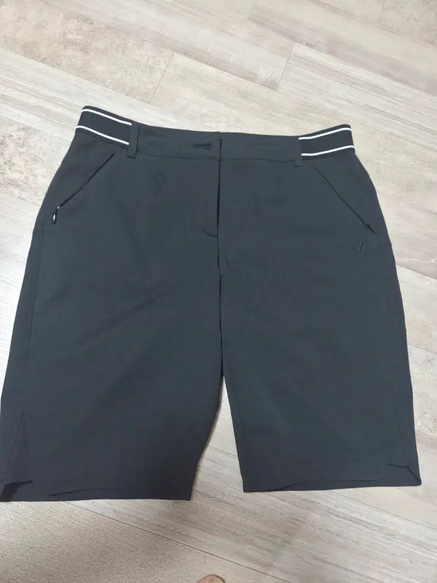 HAZZYS へジス ブラック レディース ゴルフ ハーフパンツ