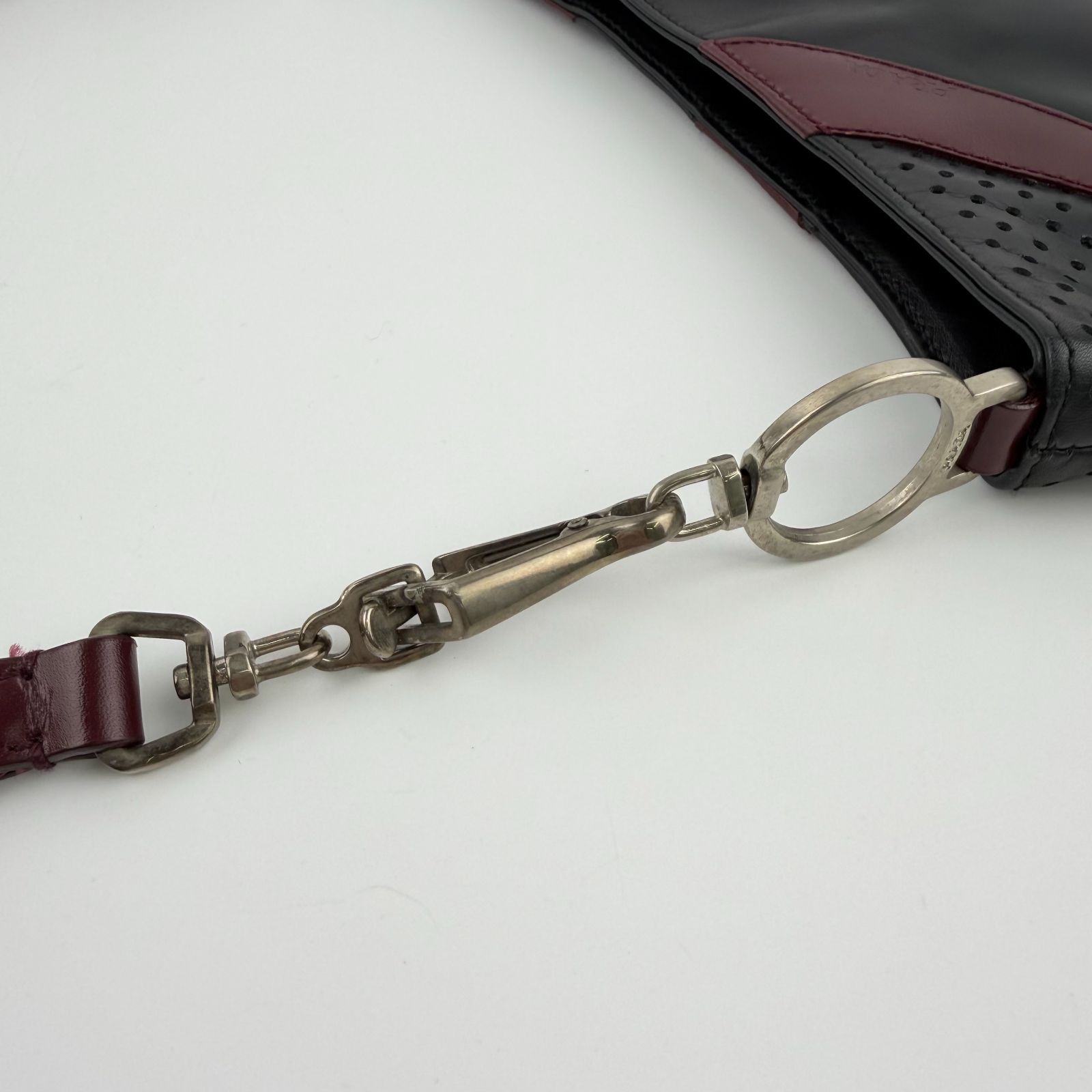 中古】PRADA プラダ ショルダーバッグ 肩掛け ブラック レッド レザー 