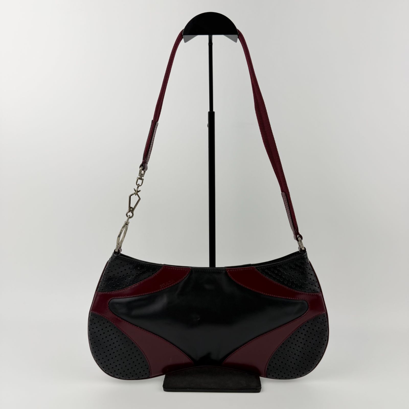 中古】PRADA プラダ ショルダーバッグ 肩掛け ブラック レッド レザー 