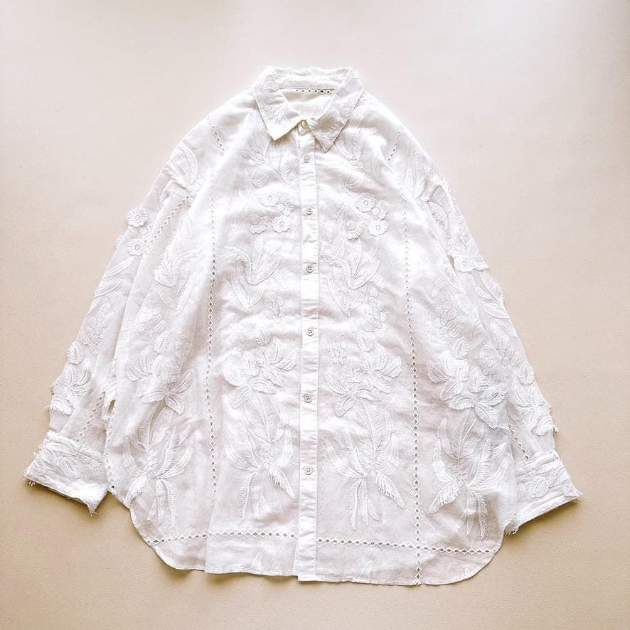 TOLIGHT × JOURNAL STANDARD トーライト ジャーナルスタンダード コラボ　フリンジレースシャツ ボタニカル刺繍 アイレット　ブラウス　白 FREE ゆったり　大きめ　ホワイト 長袖 2024AW　コットン100%　綿　美品【D321】