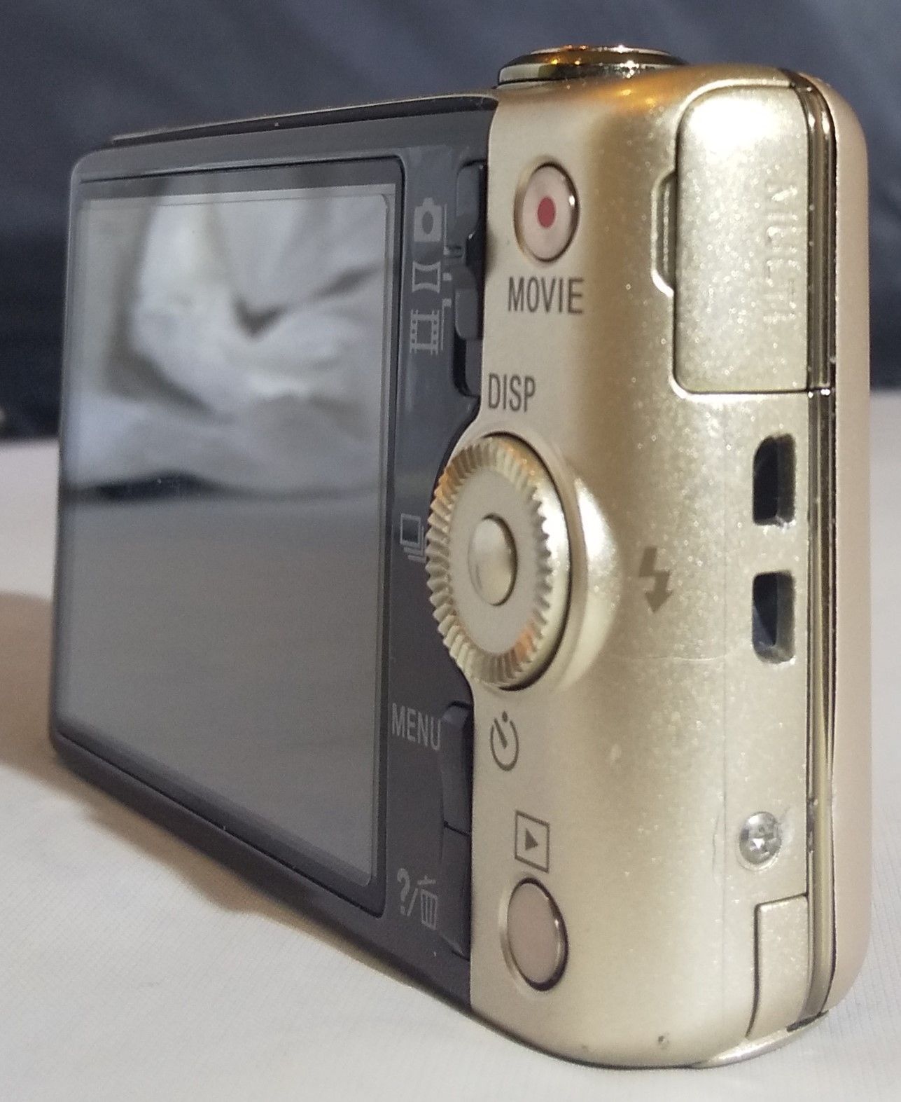 美品 SONY Cyber-shot DSC-WX200 ゴールド コンパクトデジカメ 1820万