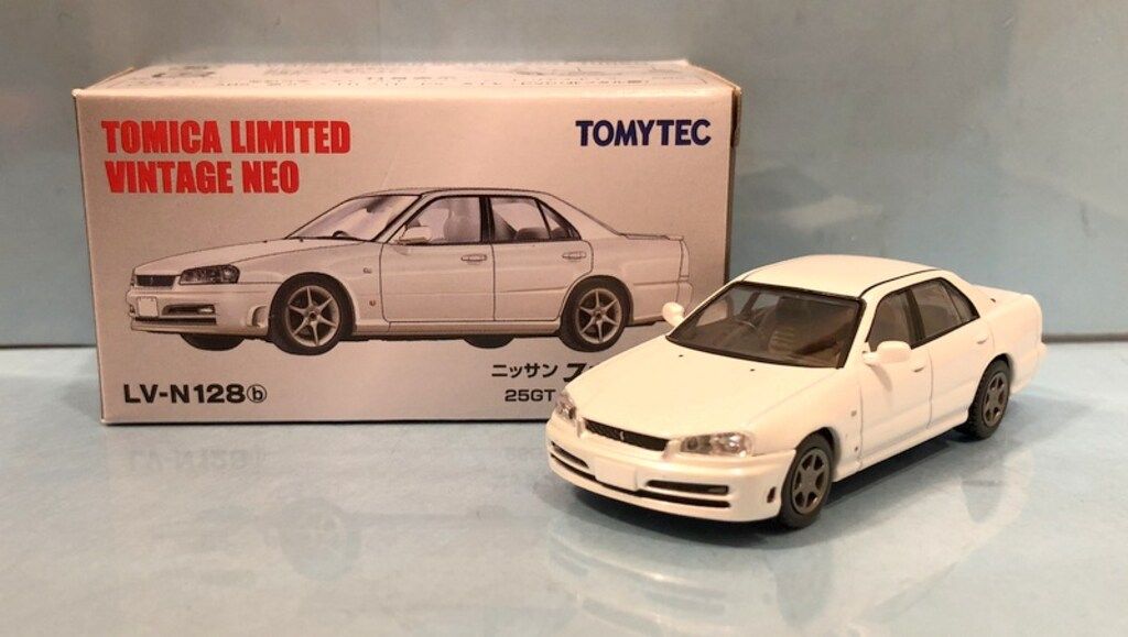 TOMYTEC TOMICA LIMITED VINTAGE NEO スカイライン 25GTターボ (白) LVN128b
