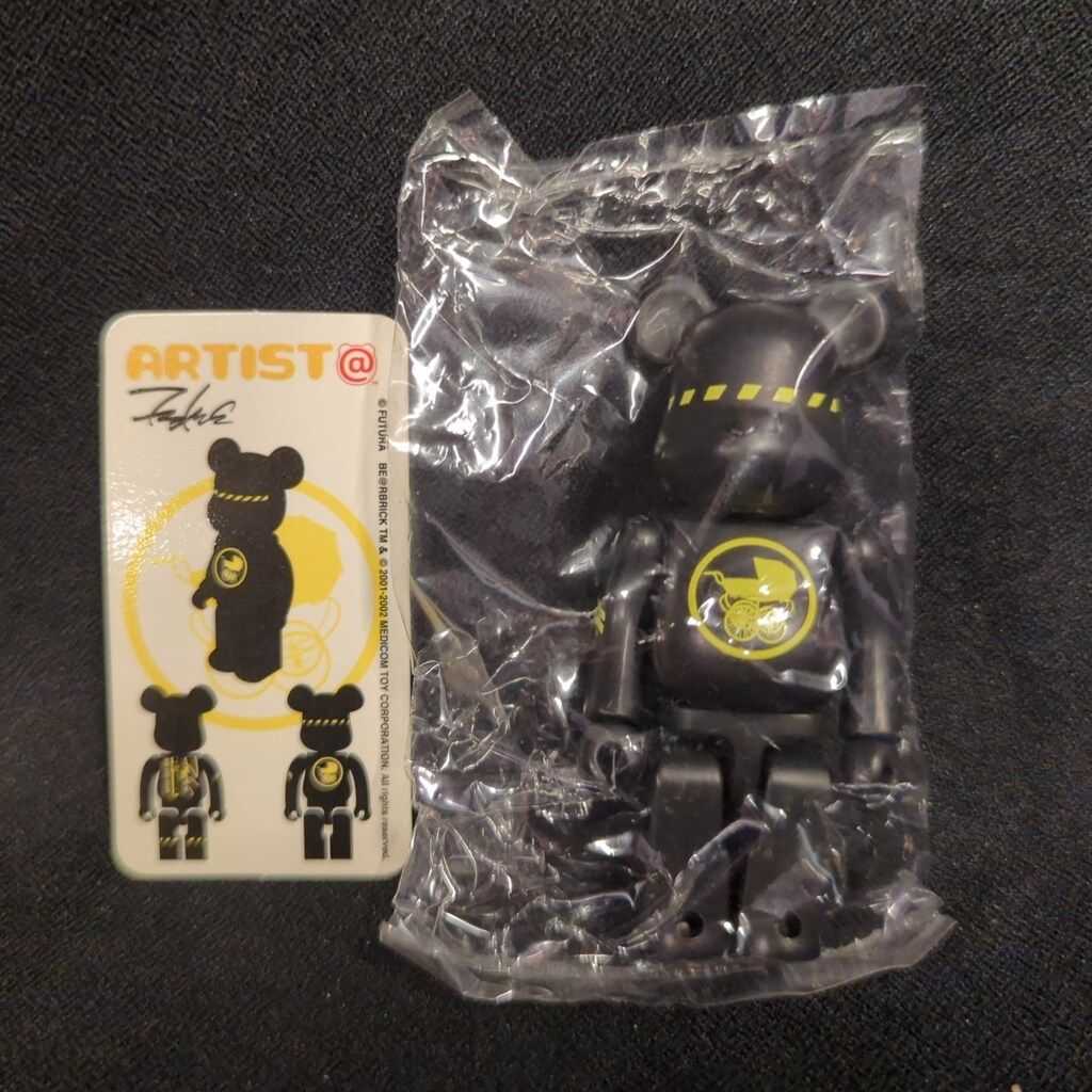 MEDICOMTOY BE@RBRICK ARTIST FUTURA(黒) 100% シリーズ5 - メルカリ