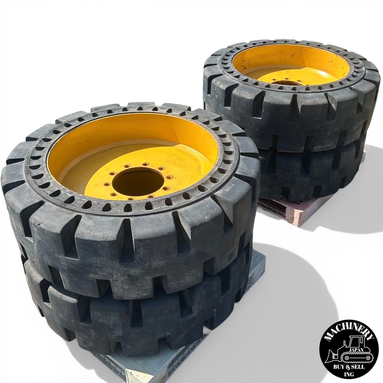 現状】エアボスタイヤ CATERPILLAR キャタピラー 910K ホイール付