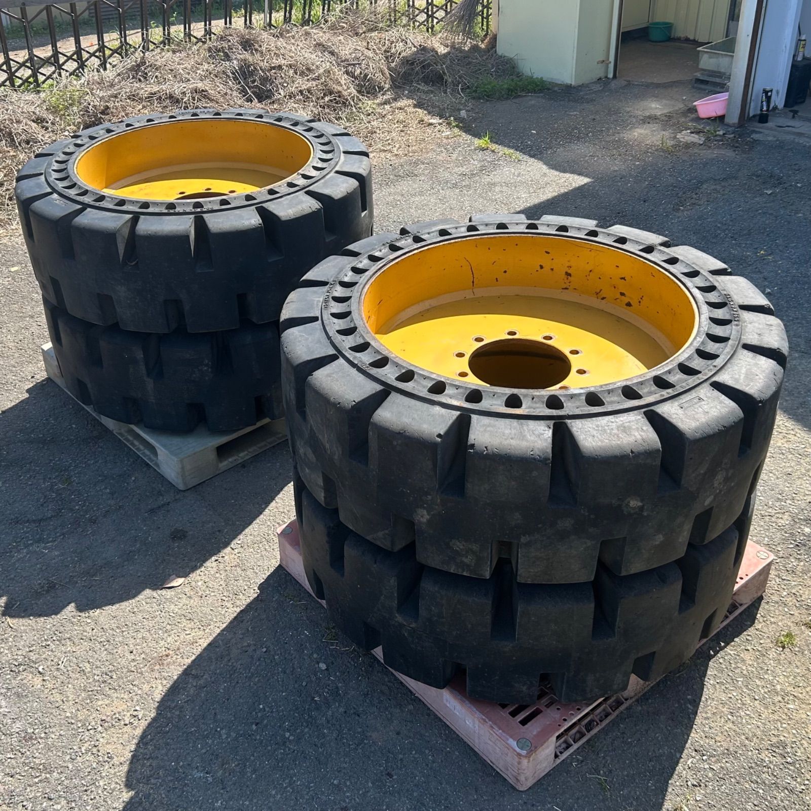 現状】エアボスタイヤ CATERPILLAR キャタピラー 910K ホイール付